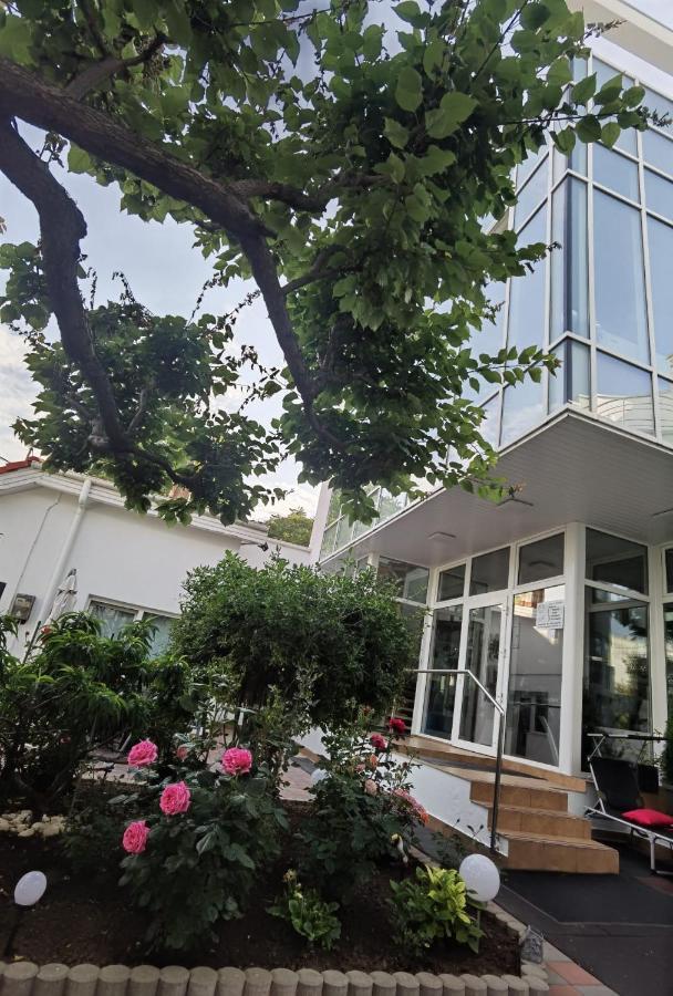 فندق Fitness House With Garden كونستانتا المظهر الخارجي الصورة