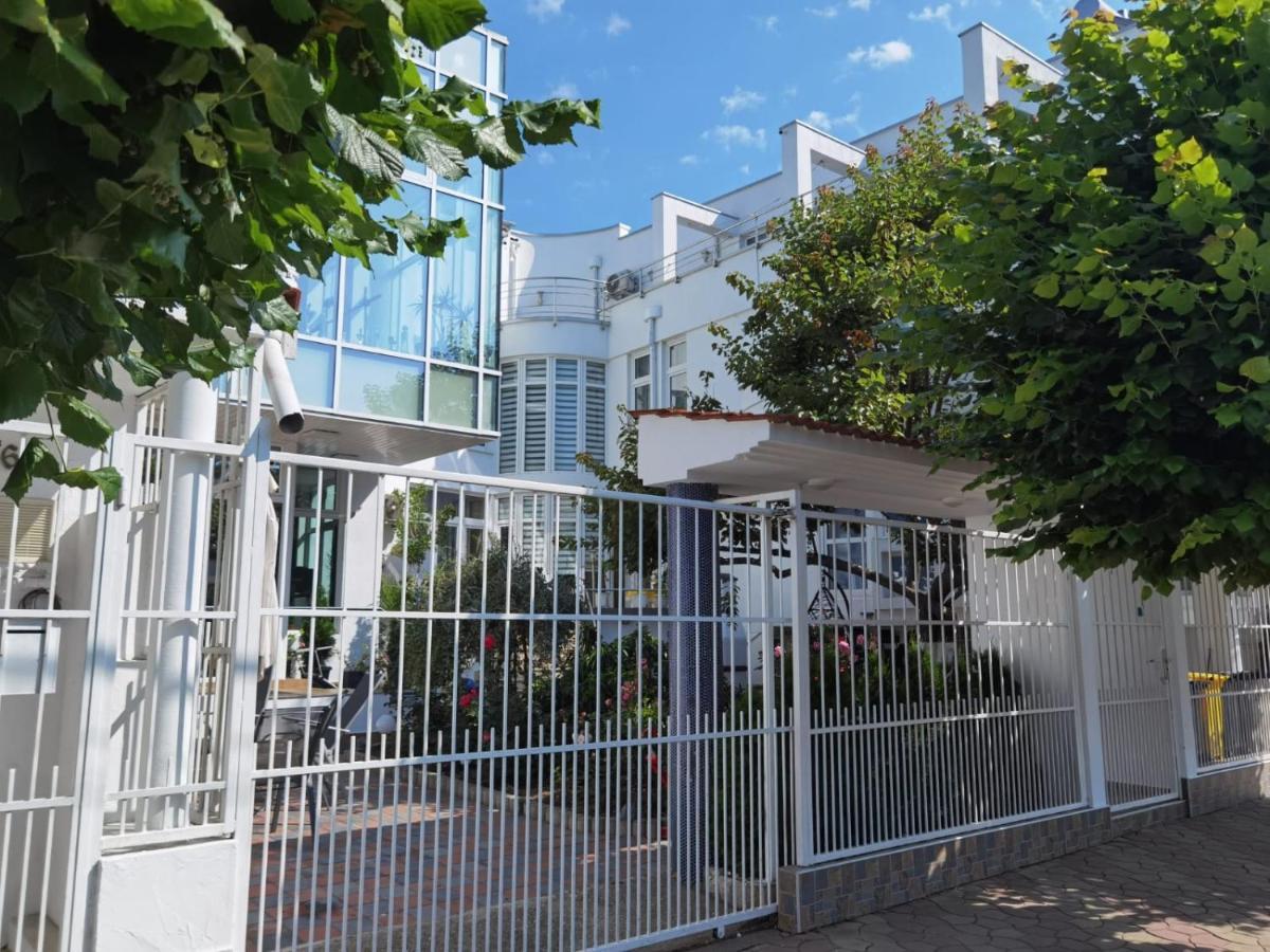 فندق Fitness House With Garden كونستانتا المظهر الخارجي الصورة